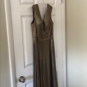 Elegant Gold Sleeveless Wedding Dress